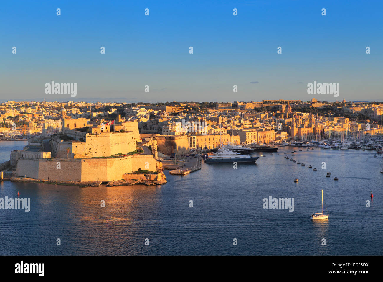 La Valletta, vue depuis la Barracca gardens à Fort Saint Angelo, Malte Banque D'Images