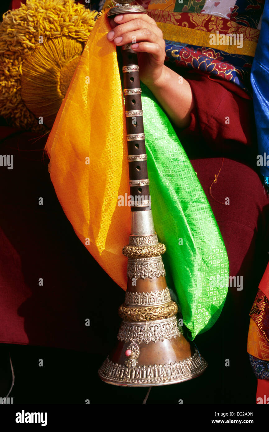 Chine, Tibet, province de Qinghai, Tongren (Repkong), monastère de Wutun si, jour du nouvel an tibétain, trompette tibétaine traditionnelle Banque D'Images