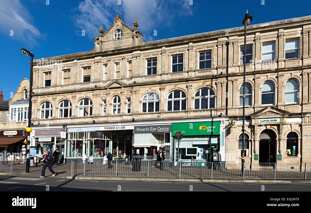 Rue de boutiques dans centre commercial de Penarth, Pays de Galles, Royaume-Uni Banque D'Images