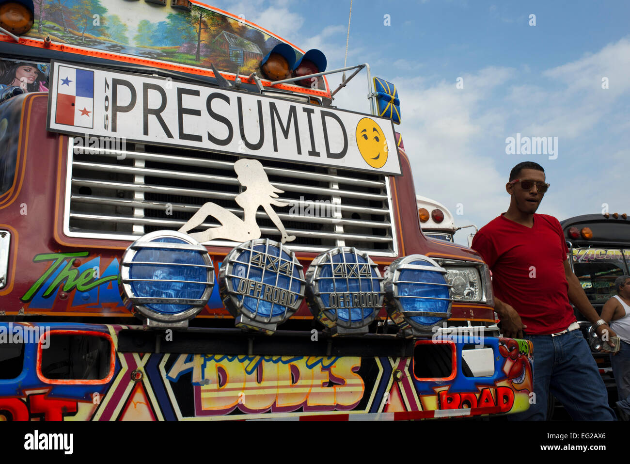 Arrogant, prétentieux, VAIN, SNOOSTY. RED DEVIL DIABLO ROJO BUS BUS PEINT LA VILLE DE PANAMA RÉPUBLIQUE DE PANAMA. La gare routière de Albrok termina Banque D'Images