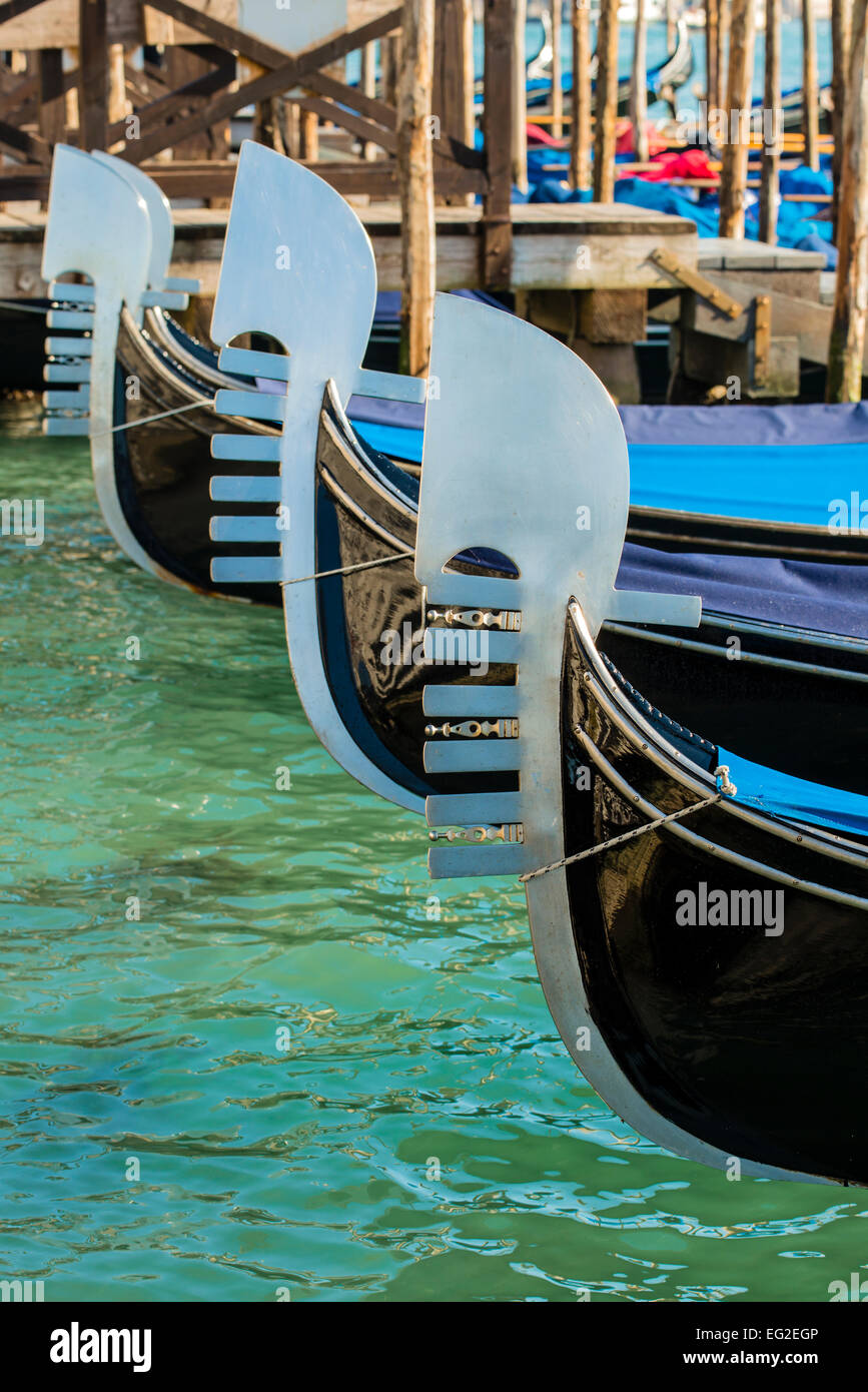 Arcs de gondoles, Venise, Vénétie, Italie Banque D'Images