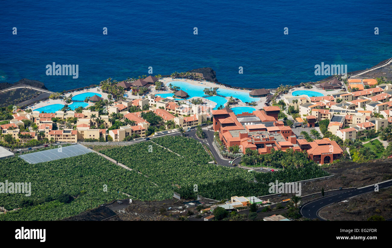 Le Holiday Resort Hotel La Palma - Teneguia Princess au-dessus de l'océan Atlantique à la côte de Cerca Vieja / Las Indias / Fuencaliente Banque D'Images