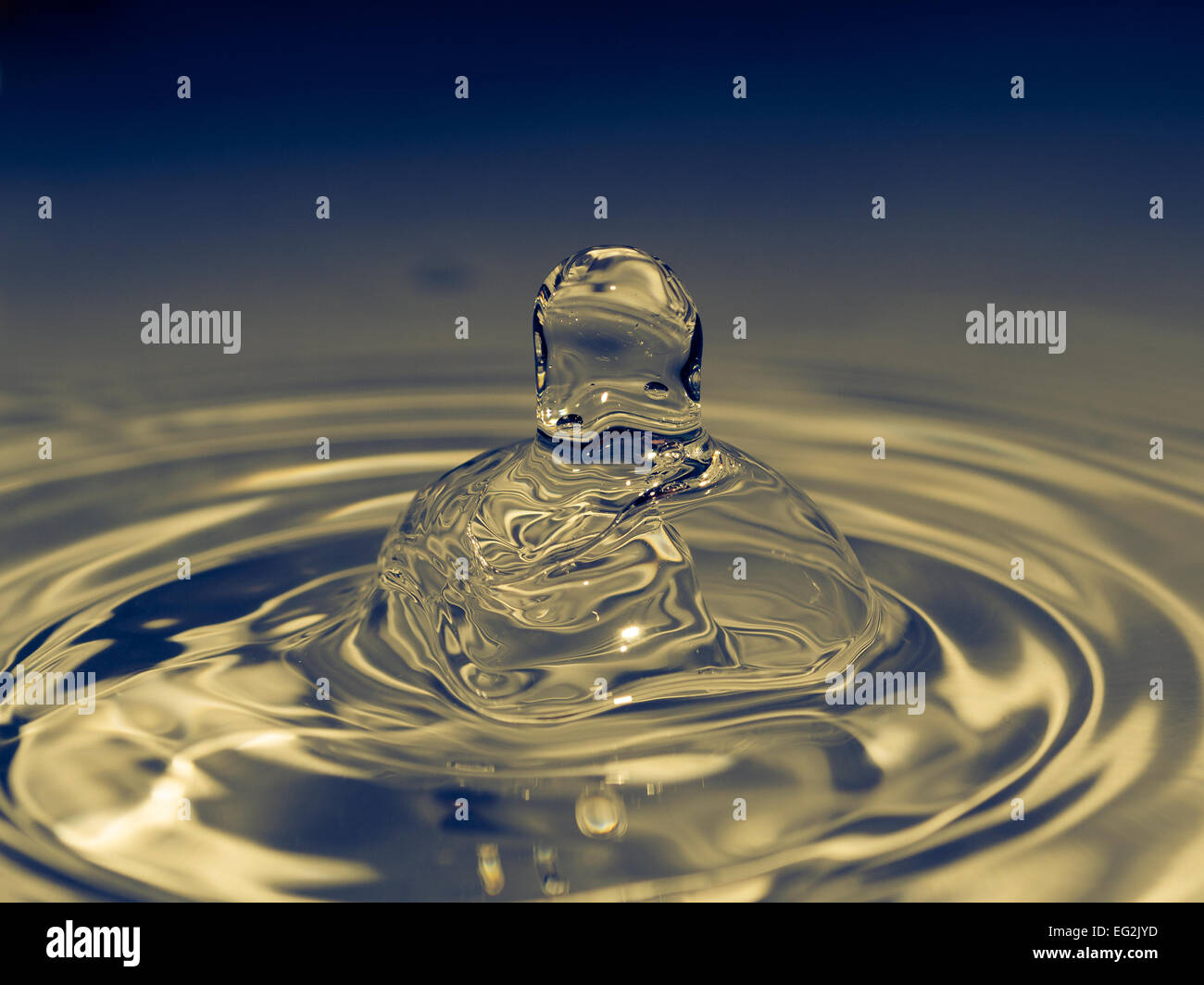 Goutte d'eau gelée dans le temps Banque D'Images