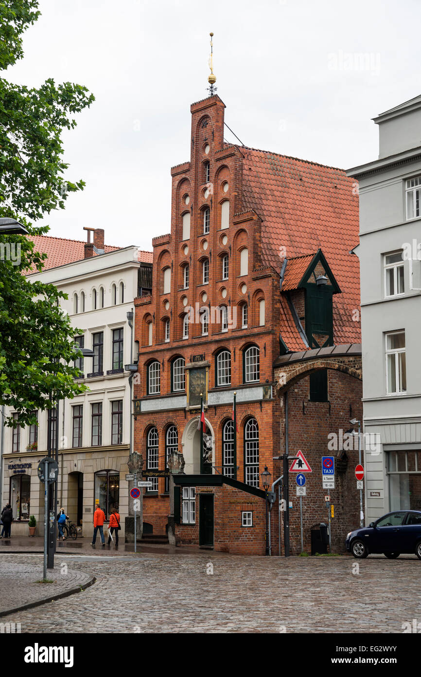 Un typique bâtiment gable épaulement-de-Corbeau, Lubeck, Allemagne, Europe. Banque D'Images