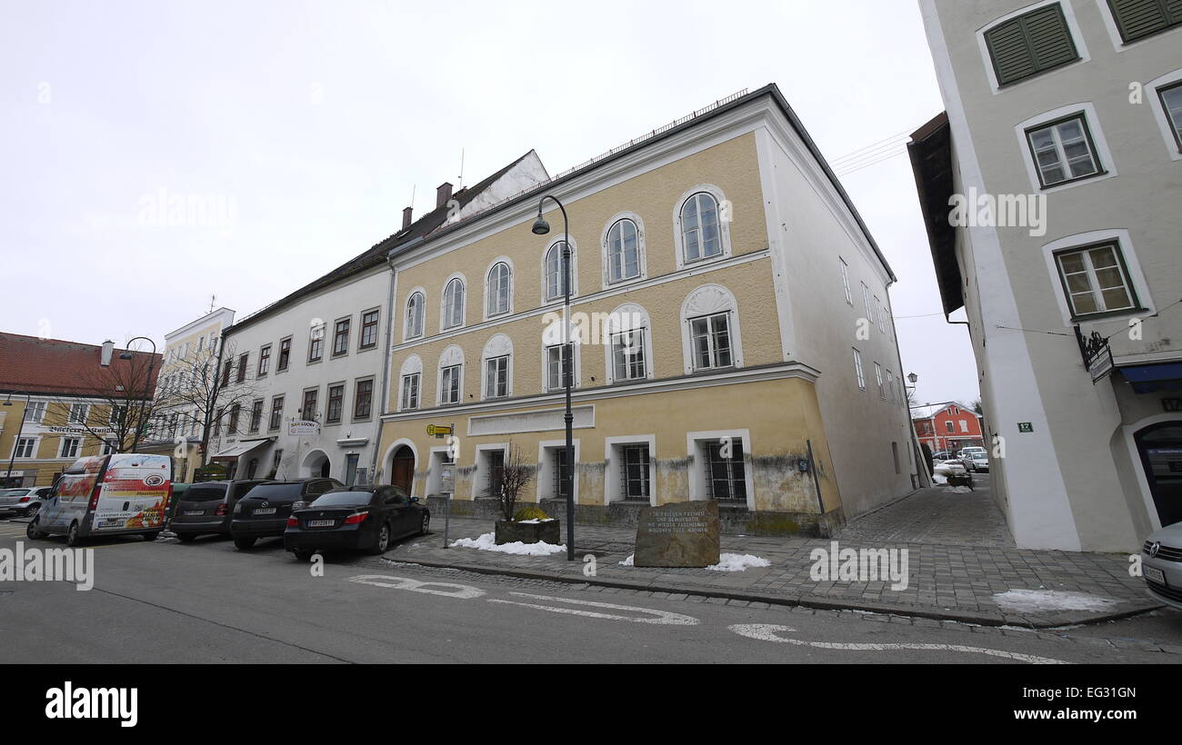 Braunau, en Autriche. 05 févr., 2015. Vue d'Adolf Hitler en maison de naissance de la banlieue de Salzbourg, Autriche Braunau, 05 février 2015. Photo : Matthias Roeder/dpa/Alamy Live News Banque D'Images