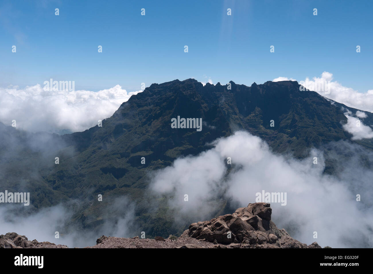 Vue sur le Grand Morne et le Piton des Neiges de : le Grand Benare, La Réunion, océan Indien, Banque D'Images