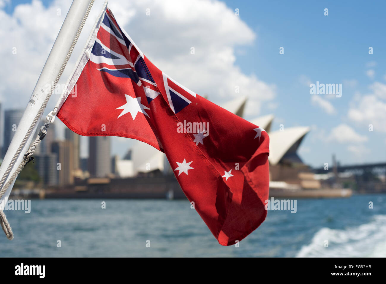 Australian Red Ensign avec Opéra de Sydney dans l'arrière-plan Banque D'Images