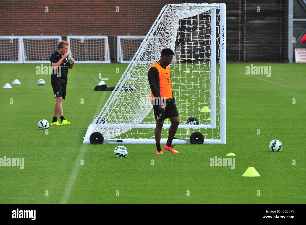 Liverpool F.C. formation joueurs avant le premier match de la saison de Premier League 2014/15 contre Southampton. Avec : Daniel Sturridge,Lucas Leiva Où : Liverpool, Royaume-Uni Quand : 13 août 2014 Banque D'Images