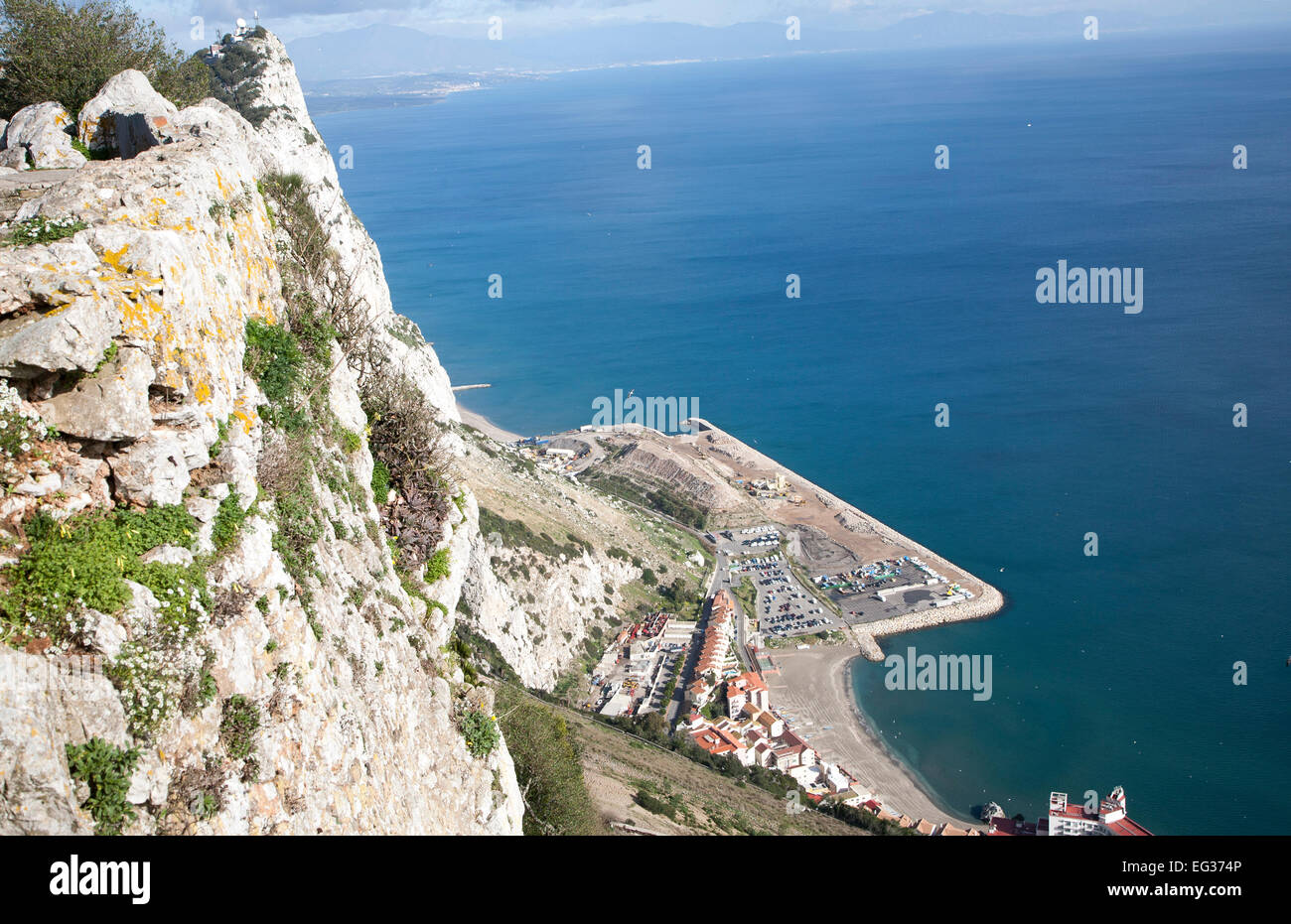 Pure white rock montagne le Rocher de Gibraltar, territoire britannique dans le sud de l'Europe Banque D'Images