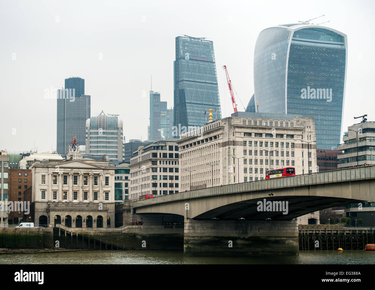 London Bridge et de la ville, Londres, par une froide journée de février Banque D'Images