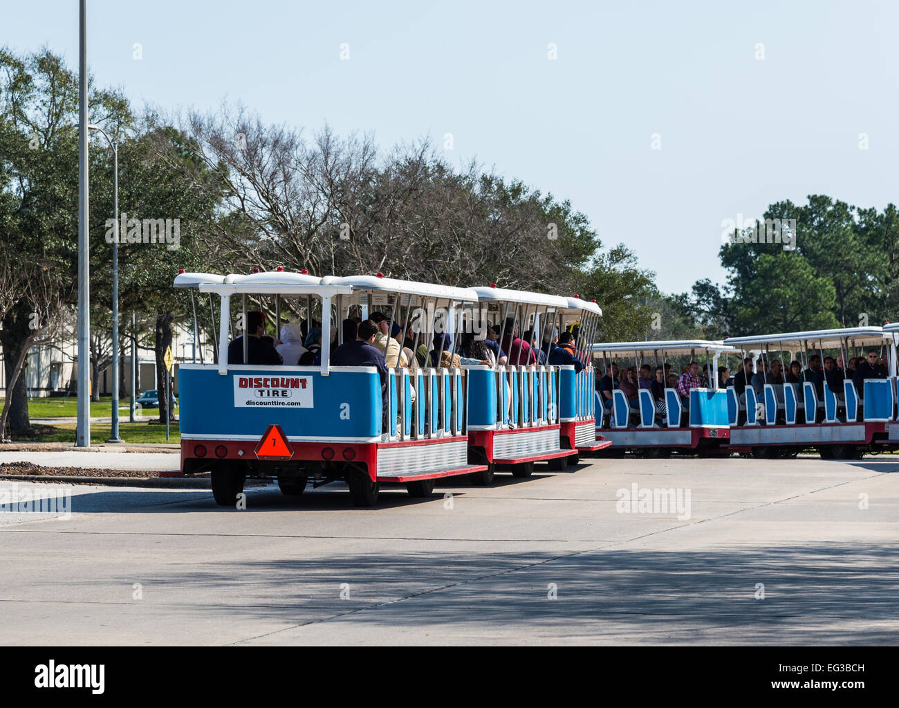 Le tramway transporte les visiteurs visiter les installations de la ...
