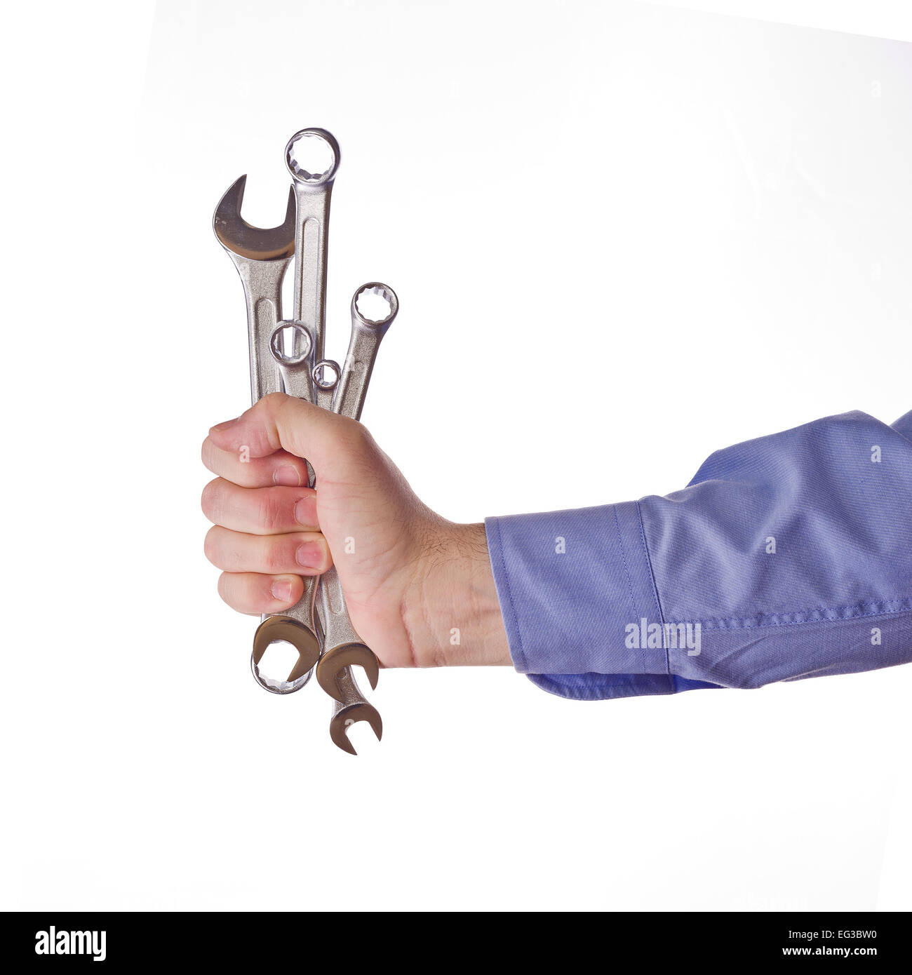 Travailleur homme's hand holding jeu de clés. Partie d'une série d'images avec des outils de bricolage pour la maison de l'emploi et de l'artisanat dans la main d'isoler Banque D'Images