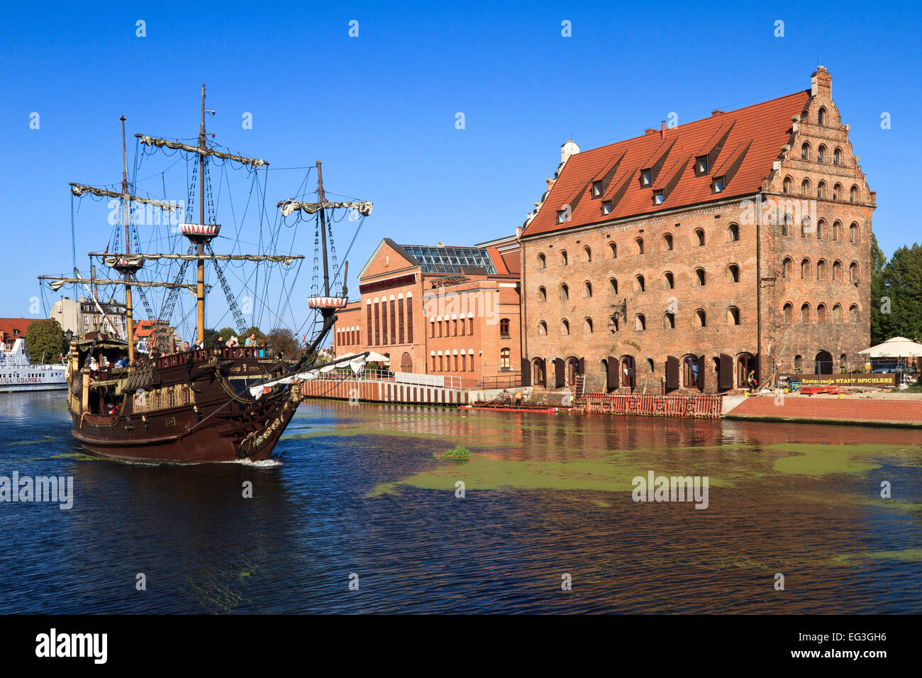 Une réplique de la cité médiévale galion dans Gdansk harbor utilisé comme un bateau d'excursion. Banque D'Images