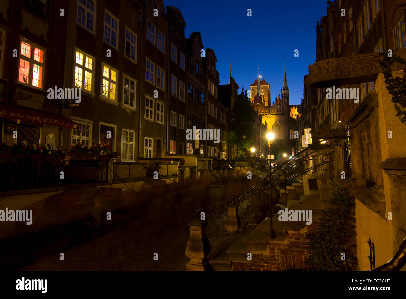 Gdansk, la vieille ville, le restaurant La Luna street at night Banque D'Images