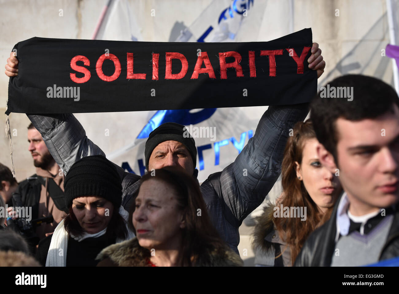 London,UK, le 15 Mar 2015 : La campagne de solidarité en Grèce, Syriza Londres et d'autres organisations manifestation en soutien du peuple grec en face de la National Gallery à Trafalgar Square. Fait partie d'une série de rassemblements et manifestations à l'appui du nouveau gouvernement grec's attitude anti-austérité à l'échelle de l'Europe, les manifestants appellent à la troïka pour diminuer c'est demandes sur le pays accablé de dettes. Credit : Voir Li/Alamy Live News Banque D'Images