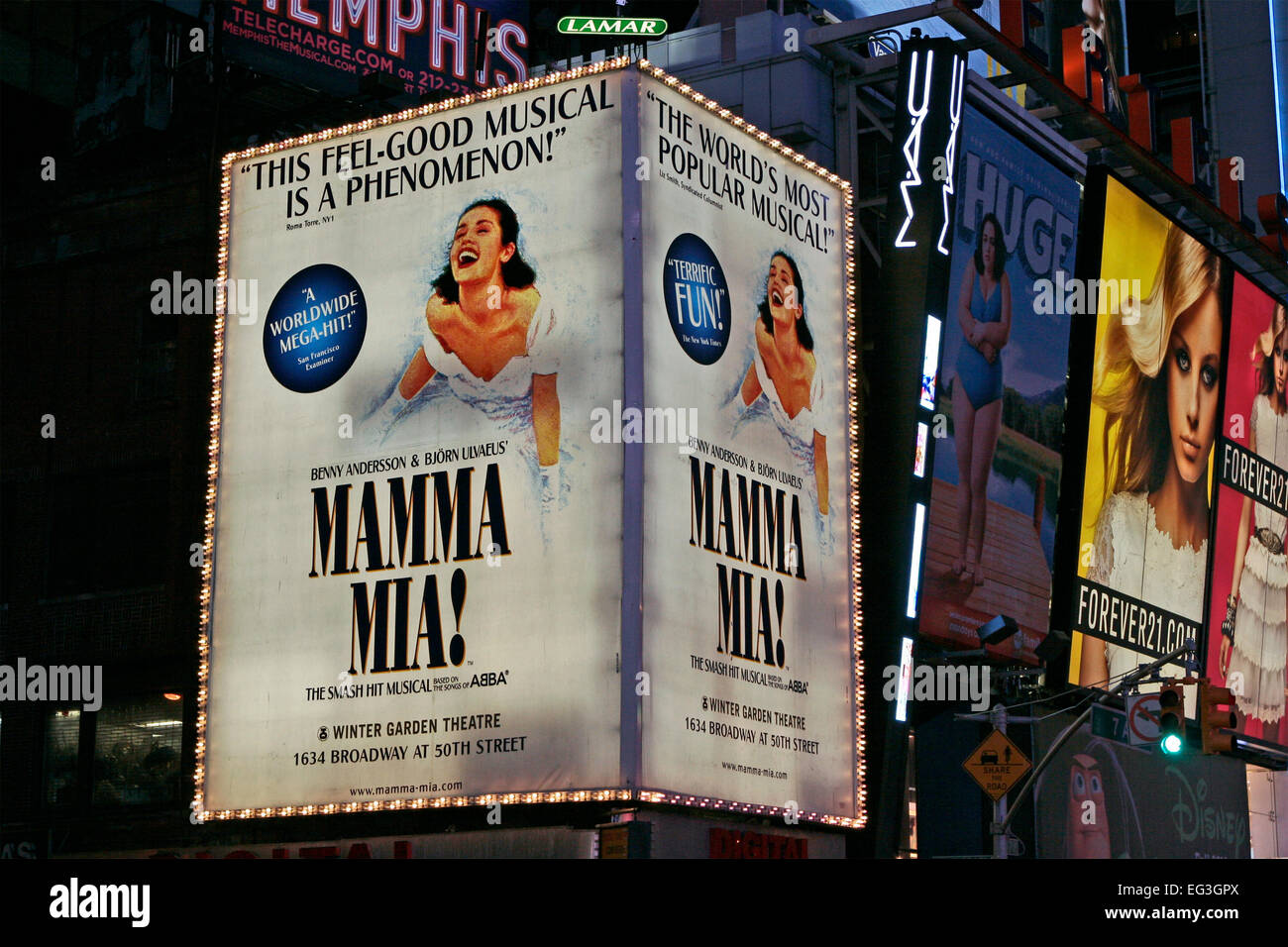 Mamma Mia publicité musicale panneau, Times Square. Quartier des théâtres la nuit. Manhattan. New York City, NYC, NY, États-Unis d'Amérique, USA bhz Banque D'Images