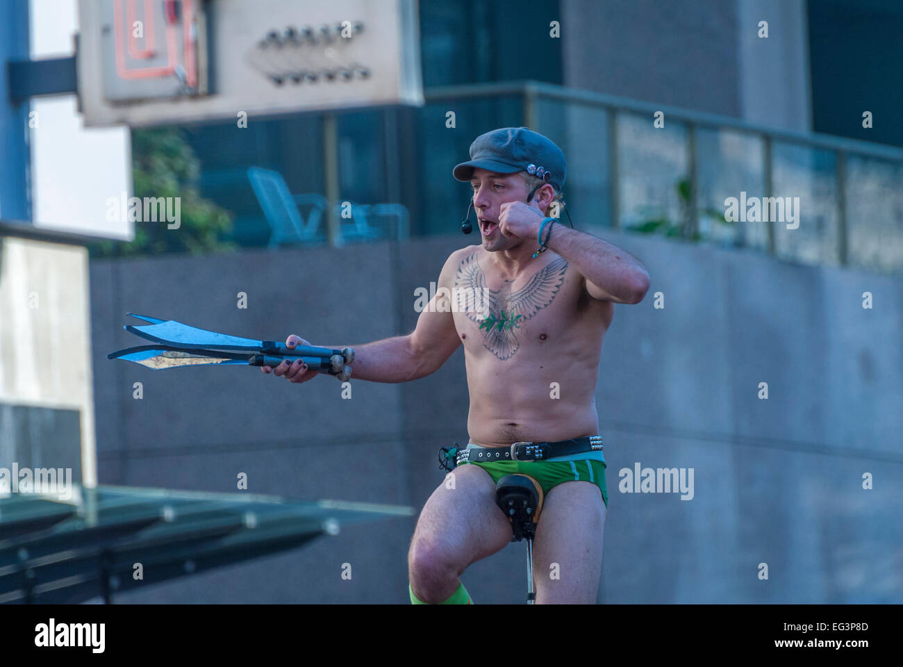 Vancouver, Canada-Feb,22,2010:Street performer sur Granville Street, Vancouver pendant les Jeux Olympiques d'hiver de 2010. Banque D'Images