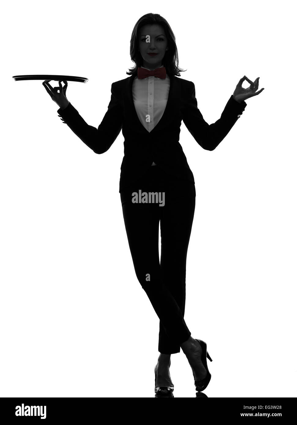 Une femme garçon butler holding bac vide gestes zen en silhouette sur fond blanc Banque D'Images
