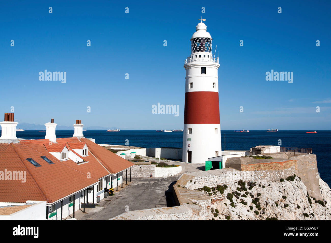 Rayé rouge et blanc phare à Europa Point, Gibraltar, la terroritory dans le sud de l'Espagne Banque D'Images