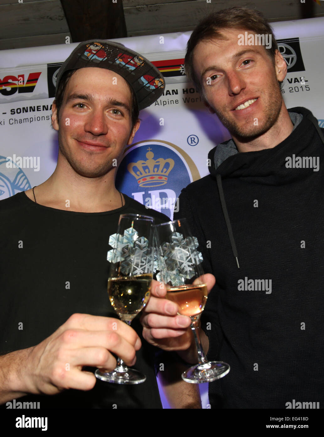 Felix Neureuther (L) et Fritz Dopfer arrivent à la Maison Allemande de Vail après la mens slalom aux Championnats du Monde de Ski Alpin à Vail - Beaver Creek, Colorado, USA, 15 février 2015. Photo : Stephan Jansen/dpa Banque D'Images