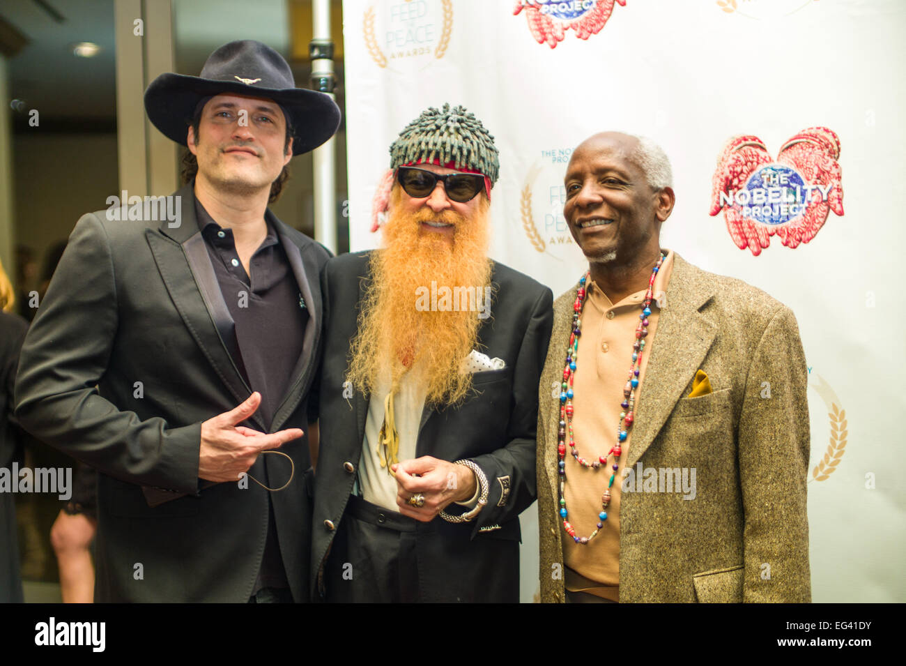 Austin, Texas, États-Unis. Feb 15, 2015. Réalisateur Robert Rodriguez (à gauche), le guitariste de ZZ Top Billy Gibbons (centre), et Weston Moore (à droite). Le Nobelity partenaires du projet avec les collectivités pour faire de l'éducation pour tous en offrant des salles de classe, les bibliothèques, les ordinateurs, les livres, l'eau propre, la santé, les centres d'information, de soutien et aux étudiants des bourses à ceux qui en ont besoin. En ce moment investir dans la réussite des étudiants au Kenya, au Honduras, au Népal et aux États-Unis. Crédit : J. Dennis Thomas/Alamy Live News Banque D'Images