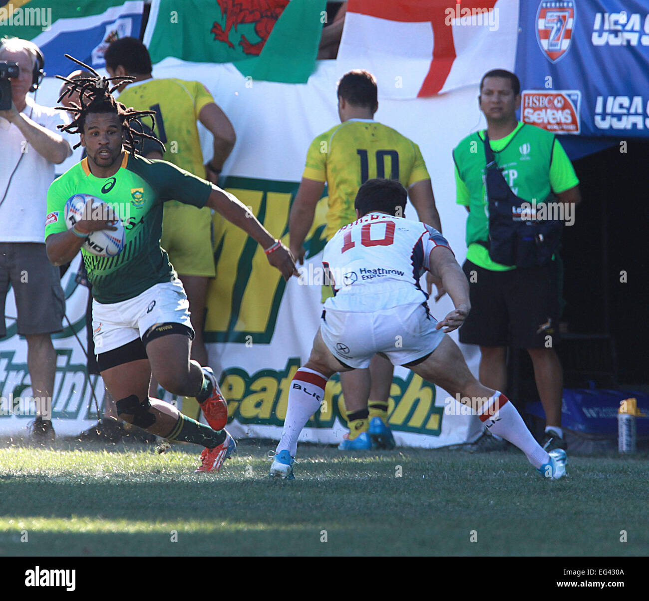 Las Vegas, Nevada, USA. 16 Février, 2015. USA Eagles Madison Hughes s'attaque à l'Afrique du Sud au cours de l'Specman Rosko USA Coupe du Tournoi de rugby à VII La troisième place match au Sam Boyd Stadium le 15 février 2015 à Las Vegas, Nevada Crédit : Marcel Thomas/ZUMA/Alamy Fil Live News Banque D'Images