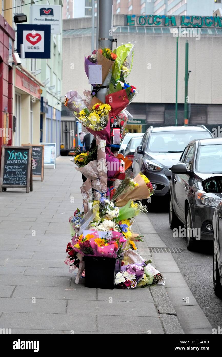 Des fleurs à une scène de meurtre Angleterre Nottingham uk Banque D'Images