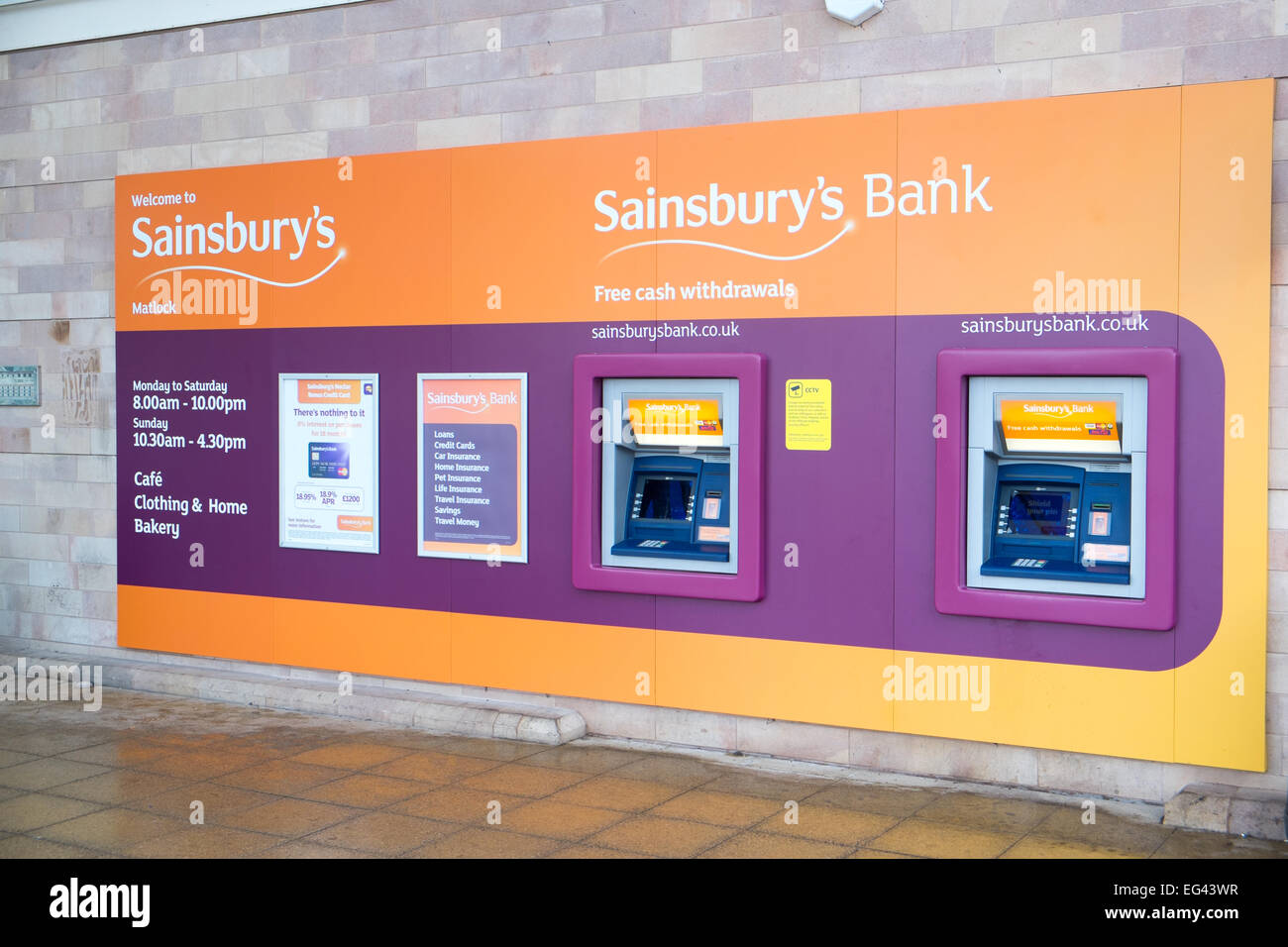 Distributeur de billets de banque Sainsburys à sa ATM Matlock Derbyshire, Angleterre,Magasin Banque D'Images