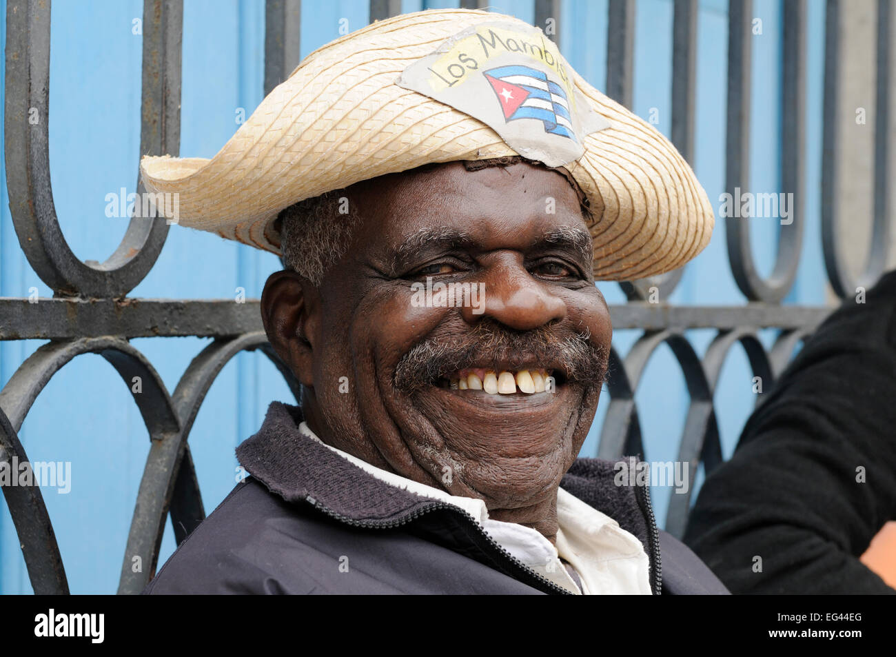 Musicien dans la Plaza de la Catedral, le centre historique, La Habana Vieja, La Havane, Ciudad de La Habana, Cuba Banque D'Images