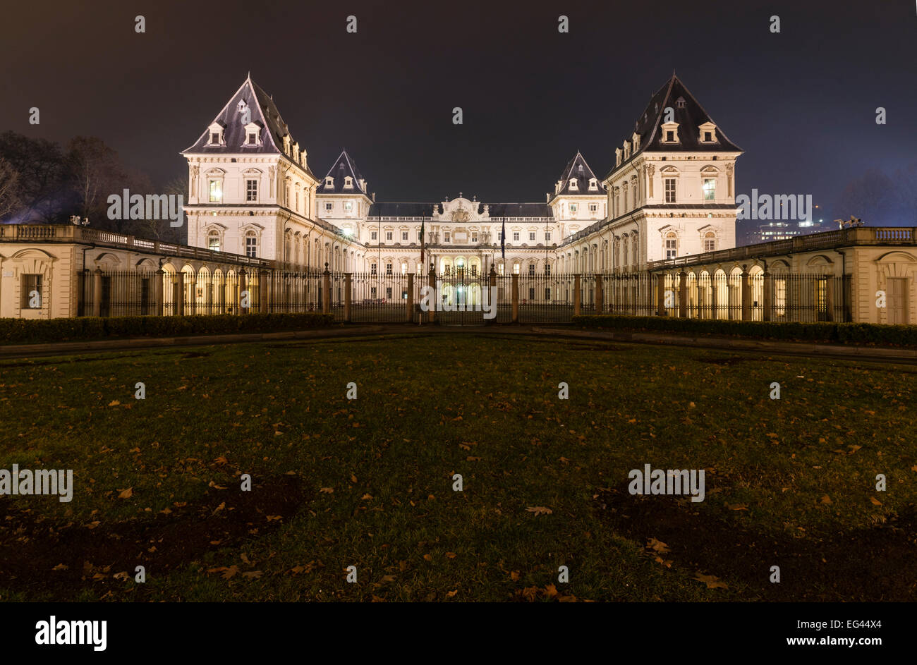 Castello del Valentino, construit 1633-1660, aujourd'hui la faculté d'Architecture du Politecnico di Torino, Parco del Valentino Banque D'Images