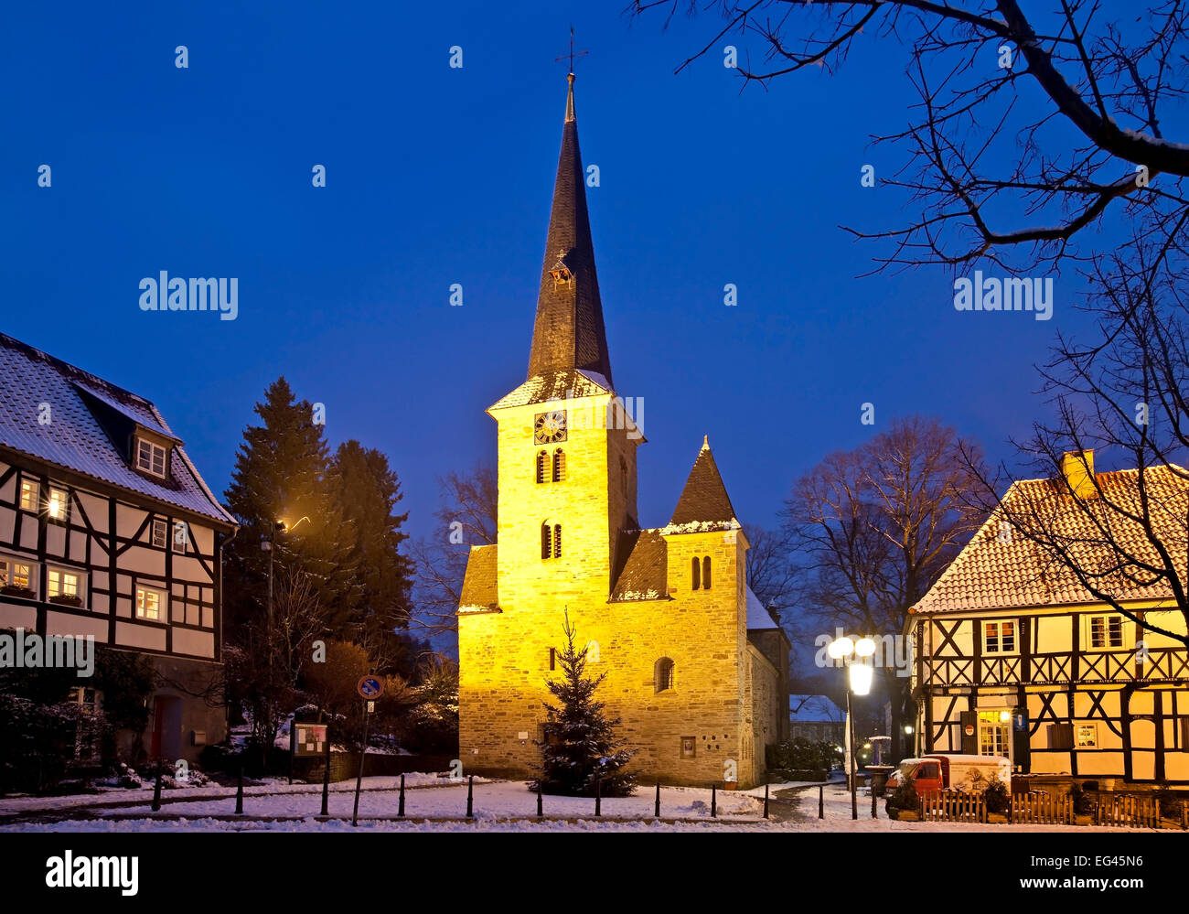 Die Dorfkirche im historischen Dorfzentrum von Wengern, Stadt Wetter, Ruhr, Nordrhein-Westfalen, Deutschland, Europa Banque D'Images