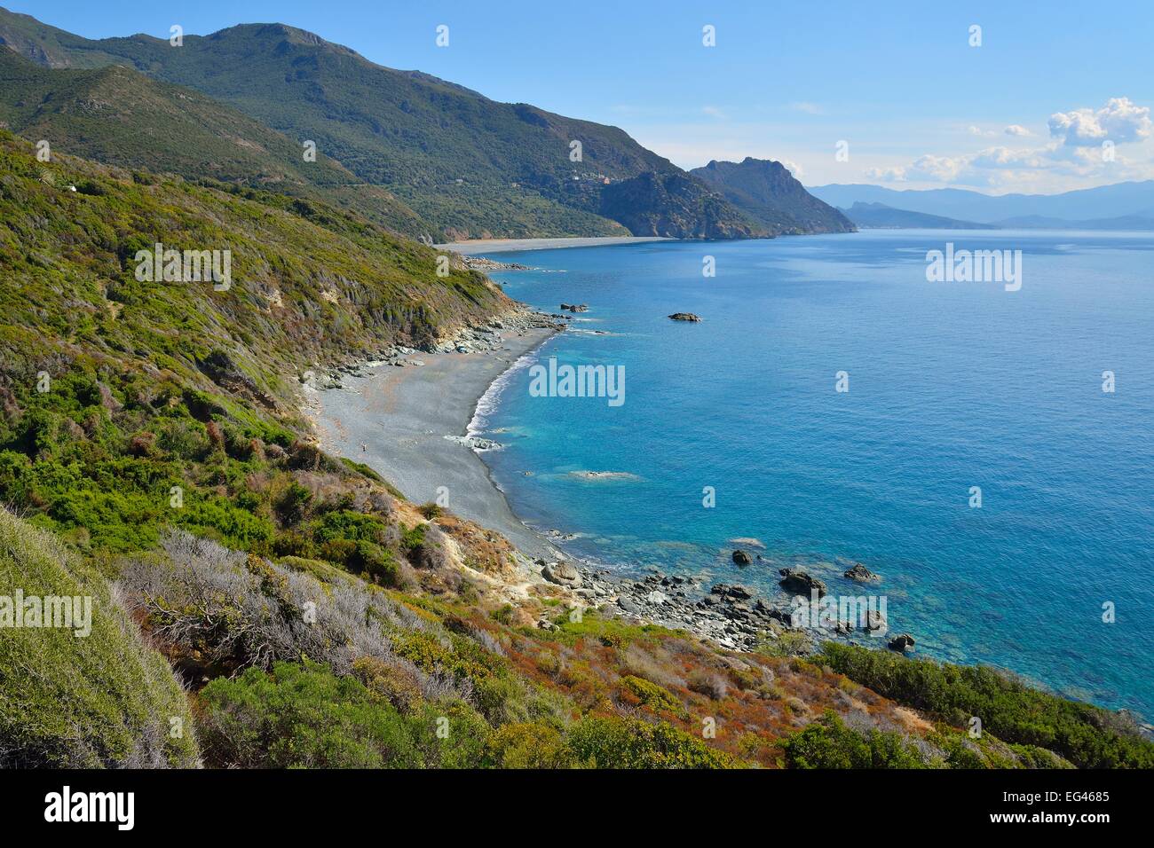 Seule plage de galets sur la côte ouest du Cap Corse, à Nonza, Haute-Corse, Corse, France Banque D'Images