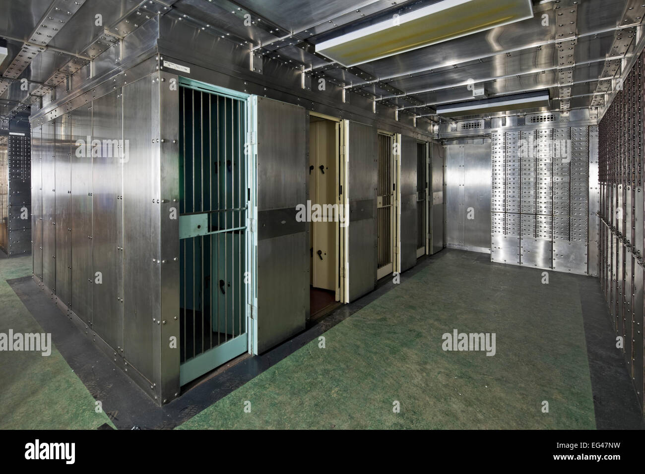 Strong-prix intérieur d'une banque désaffectée vault Banque D'Images