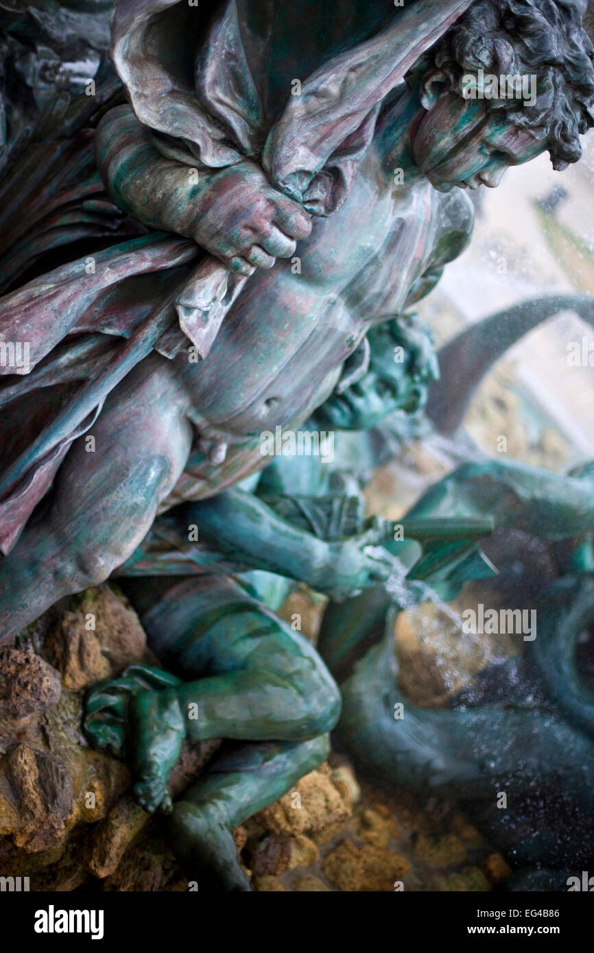 Des statues d'une fontaine à Bordeaux, France Banque D'Images