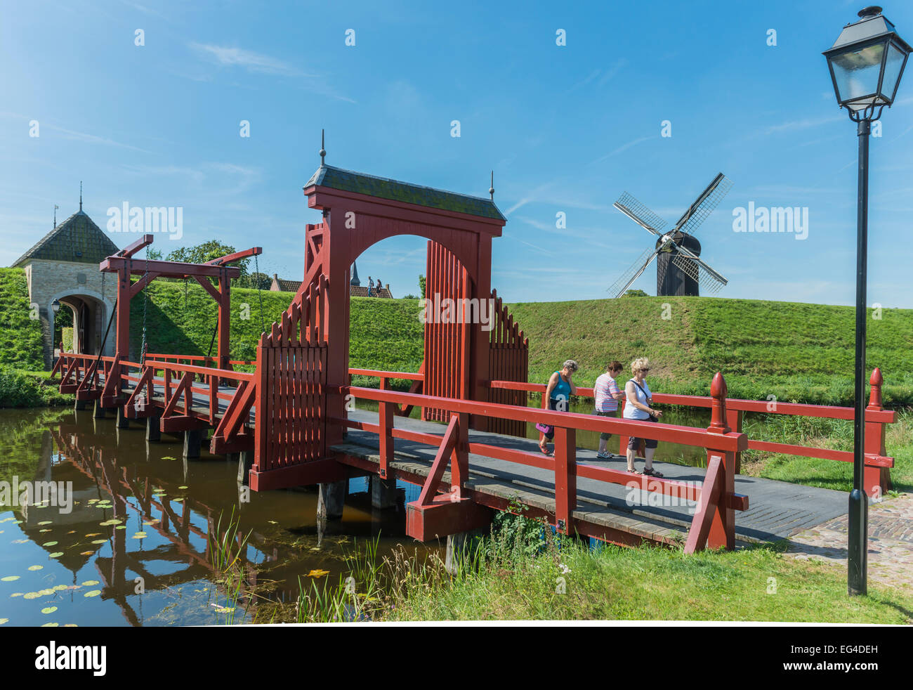 L'entrée et le pont de la forteresse de Bourtange de 1742 dans la province de de Groningen. Banque D'Images