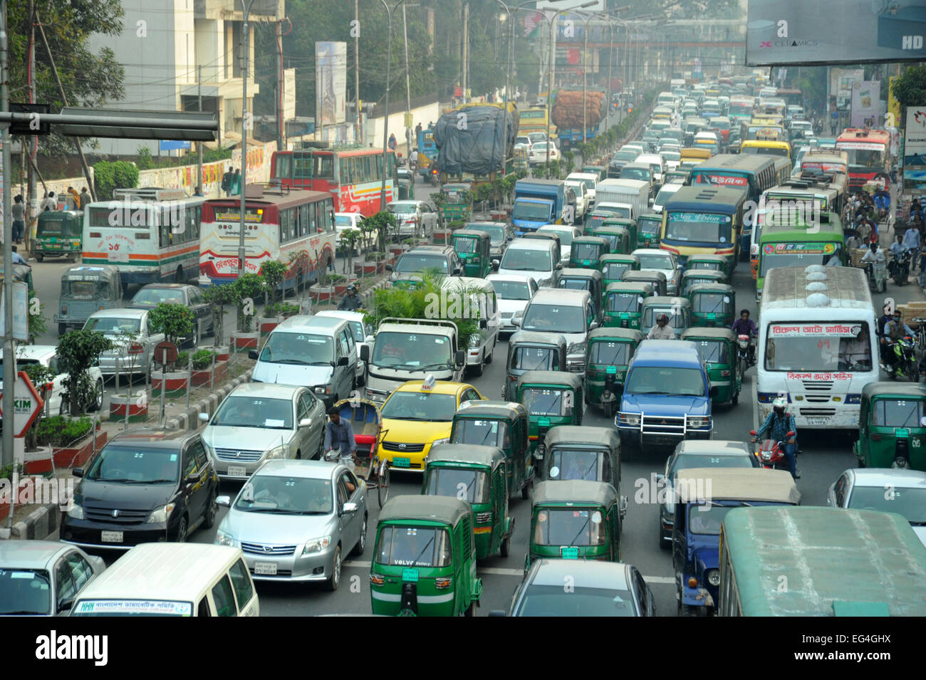 Le Bangladesh. 16 Février, 2015. Parti nationaliste du Bangladesh (BNP)-led 20-partie alliance a appelé une grève de 72 heures depuis le 15 janvier matin au milieu d'un blocus à l'échelle du pays sans interruption depuis le 6 janvier. Mamunur Rashid/crédit : Alamy Live News Banque D'Images