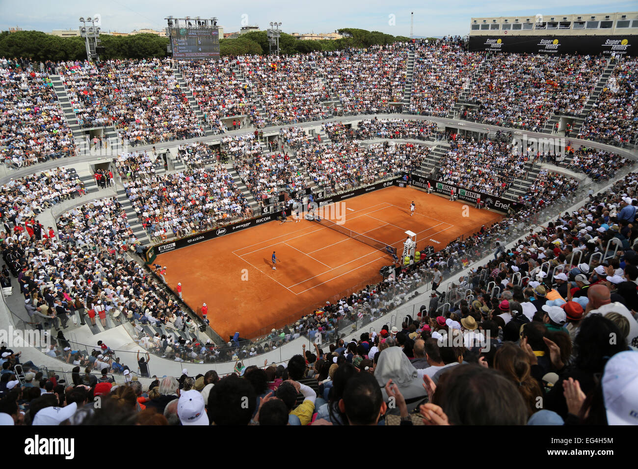Italie, Rome : une vue générale montre la cour centrale au cours de l'ATP  Tennis Masters de Rome entre l'Espagne finale Rafael Nadal (L Photo Stock -  Alamy