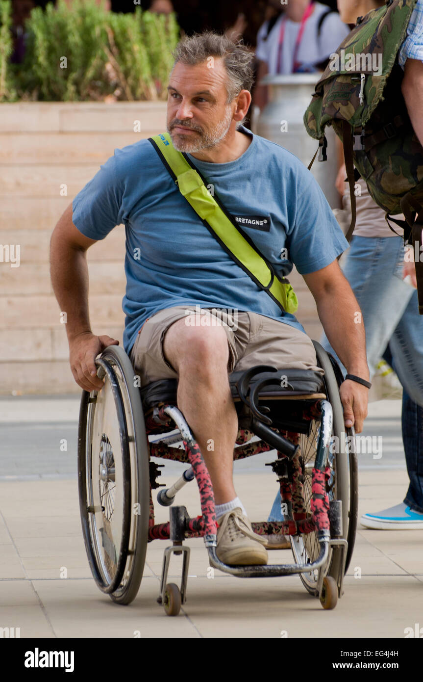 Mobilité fauteuil roulant dans le parc des Jeux Olympiques de 2012, Londres, Angleterre Banque D'Images