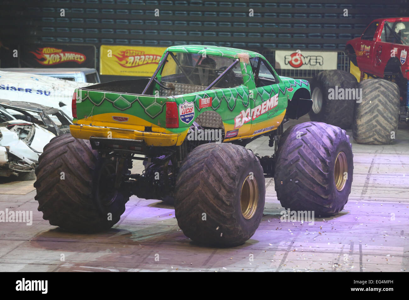 ISTANBUL Turquie 01 février 2015 Monster Truck Extreme Sinan Erdem Dome revisité au cours de Monster Hot Wheels stunt show. Banque D'Images