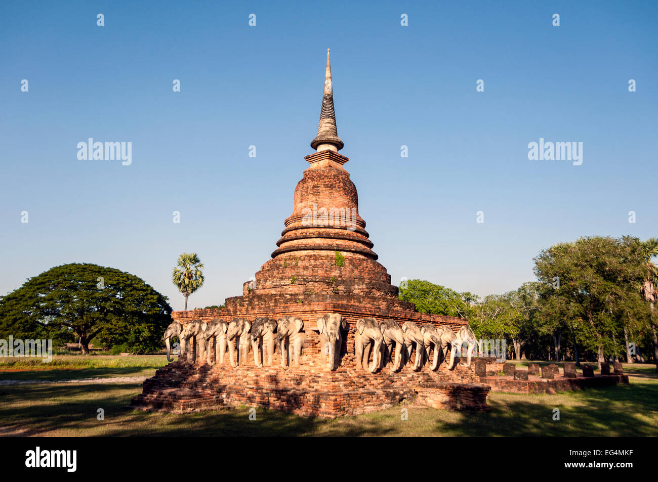 L'Asie. La Thaïlande, Sukhothai, ancienne capitale du Siam. Parc archéologique de Sukhothai, classé au Patrimoine Mondial de l'UNESCO. Wat Chang Lom. Banque D'Images