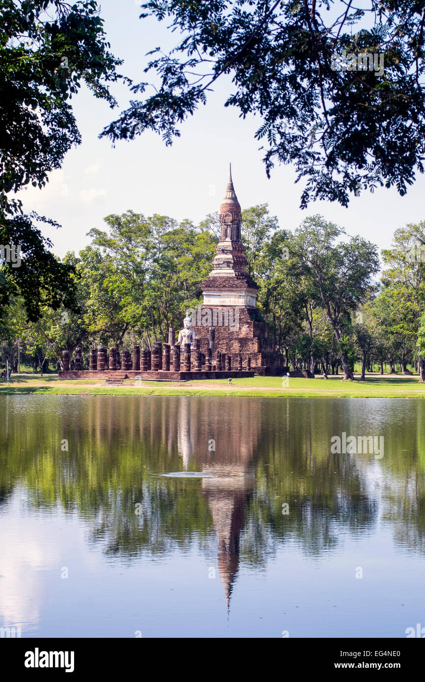 L'Asie. La Thaïlande, l'ancienne capitale du Siam. Parc archéologique de Sukhothai, classé au Patrimoine Mondial de l'UNESCO. Wat Trapang Ngoen. Banque D'Images