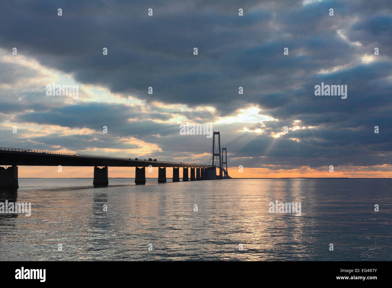Le Storebaelt bridge liens Nouvelle-zélande à Fynen au Danemark l'enregistrement voyageurs un fastidieux voyage en mer et d'une heure. Banque D'Images