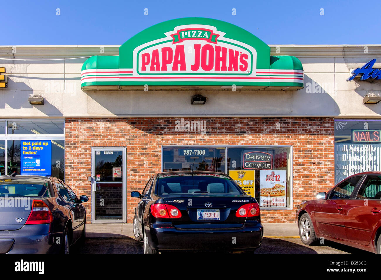 Papa John's Pizza à Oklahoma City, Oklahoma, USA. un prendre et faire cuire à la pizzeria avec des ingrédients frais. Banque D'Images