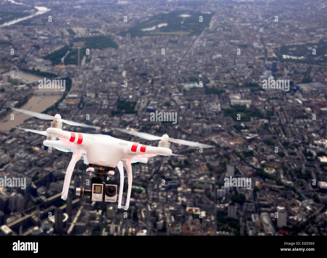 Drone Quadcopter ou survolant Londres Angleterre Banque D'Images
