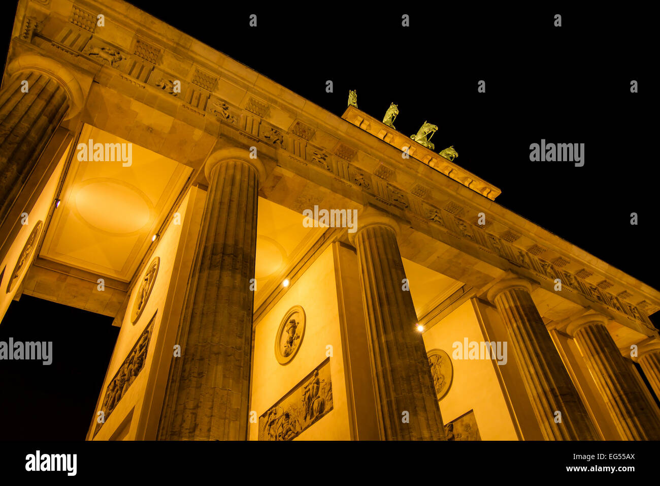 La porte de Brandebourg dans la nuit, à Berlin, Allemagne Banque D'Images