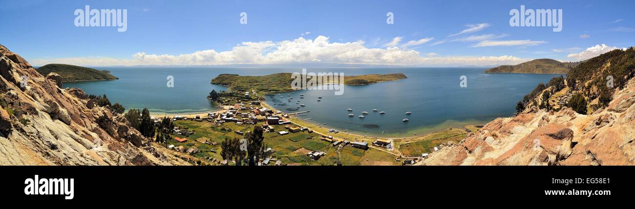 Fishertown au bord du lac Titicaca entre la Bolivie et le Pérou Banque D'Images