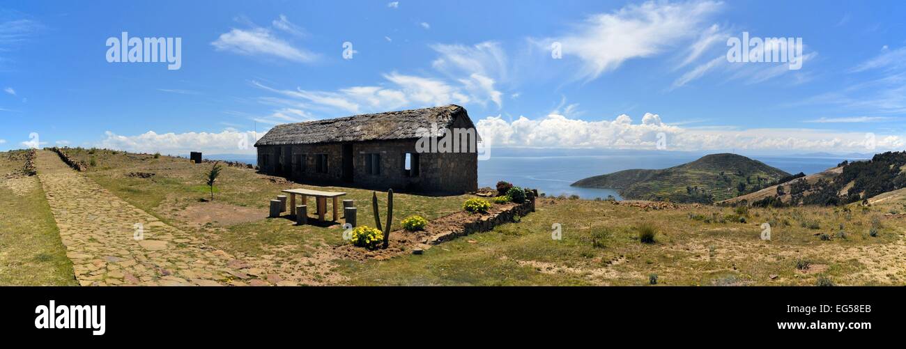Maison sur la Isla del Sol du lac Titicaca entre la Bolivie et le Pérou Banque D'Images