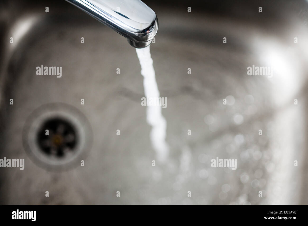 Robinet moderne et d'un évier de cuisine Banque D'Images