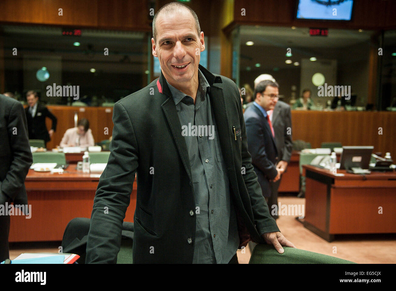 Bruxelles, Bxl, Belgique. Feb 17, 2015. Le ministre des Finances de la Grèce Yanis Varoufakis avant l'économie et des finances (ECOFIN), réunis au Conseil européen de Bruxelles, Belgique le 17.02.2015 par Wiktor Dabkowski Wiktor Dabkowski/crédit : ZUMA Wire/Alamy Live News Banque D'Images