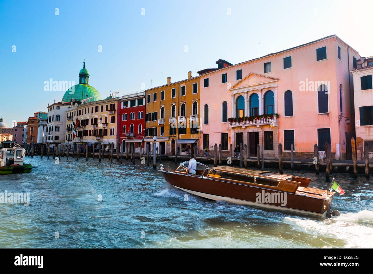 Venise Grand Canal, Canal Grande italienne au jour d'été ensoleillé. Ancienne architecture vénitienne, bateaux Banque D'Images